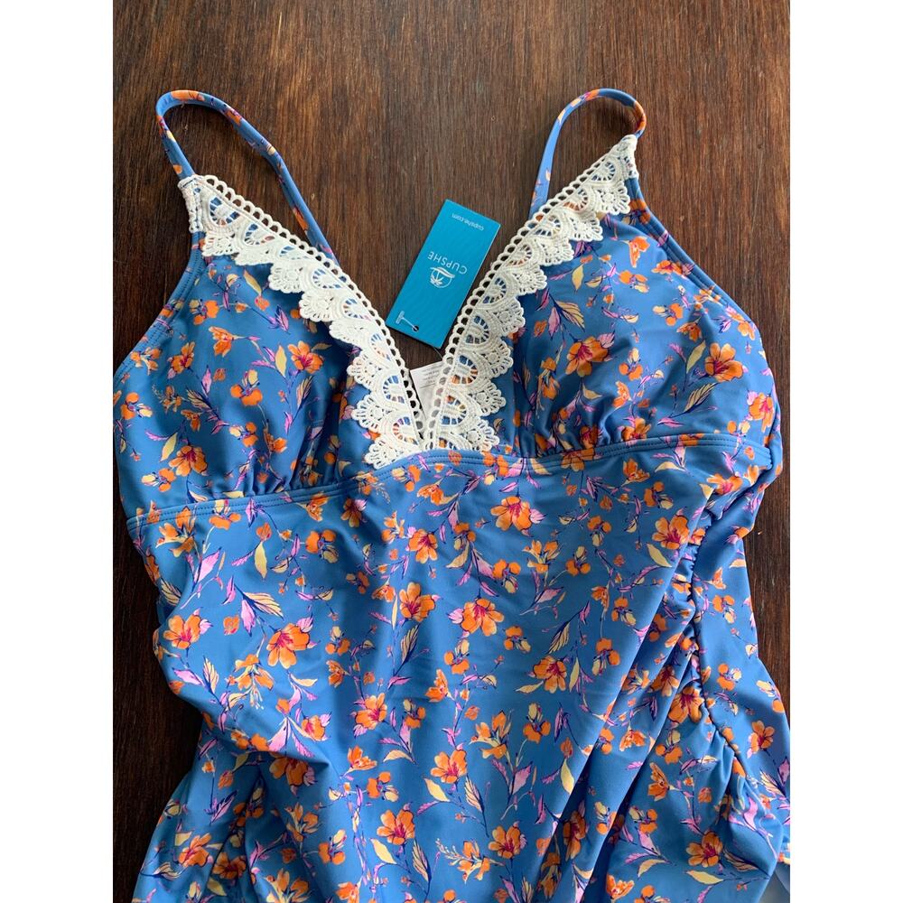 Cupshe floral one piece with lace trim - Picture 3 of 6